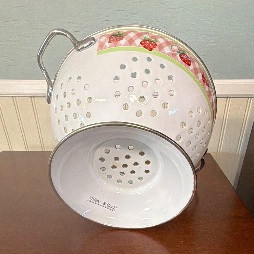 Villeroy & Boch Farmhouse Touch Large Enamel Metal Colander Strawberry Handles